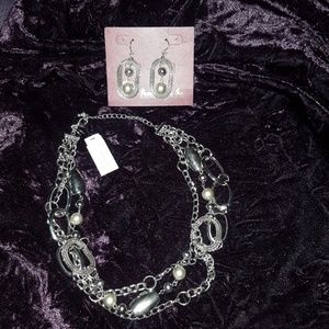 The-A-List Necklace & Earrings set